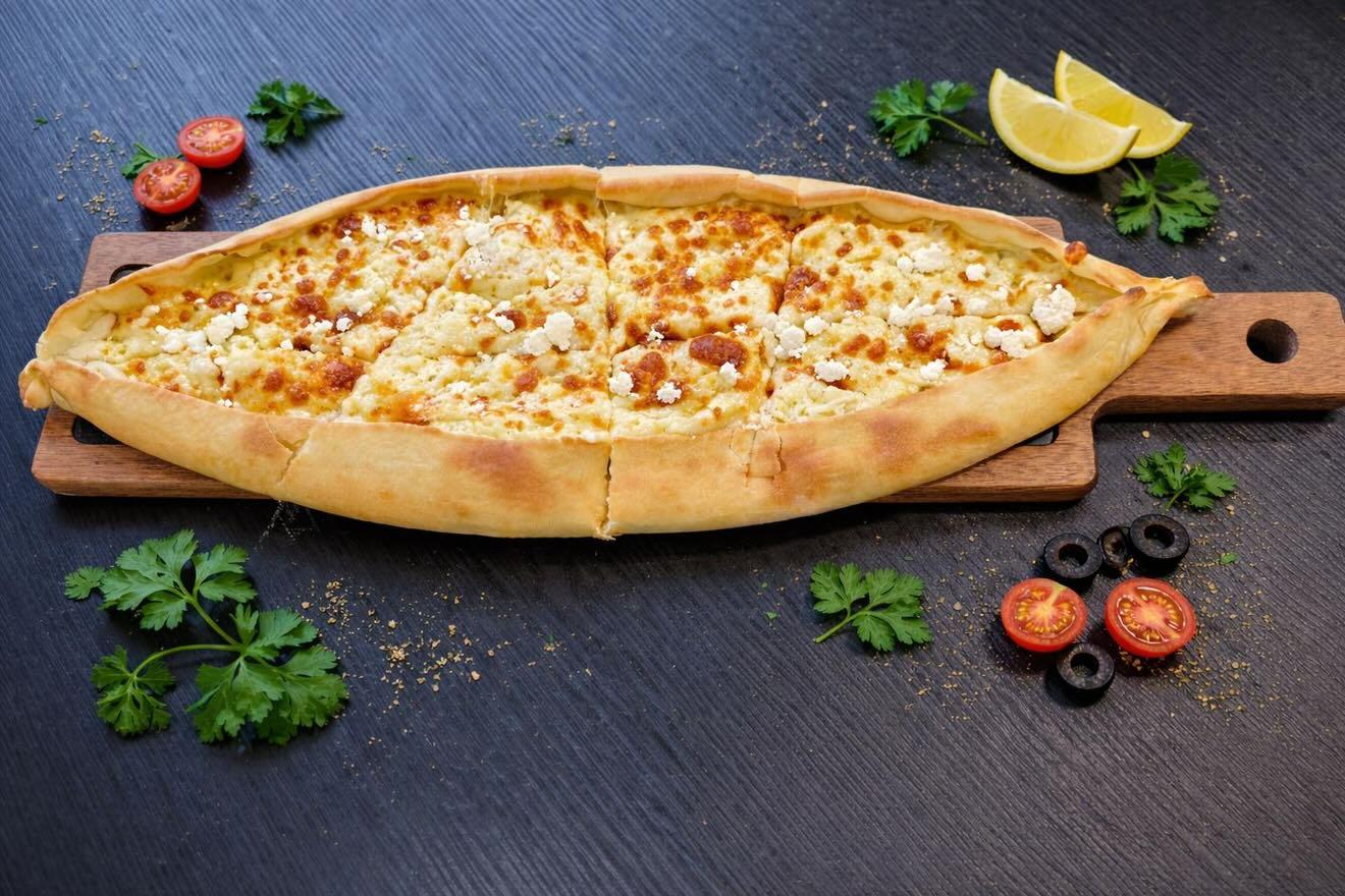 Image du pide fromage, à la mozarella et feta